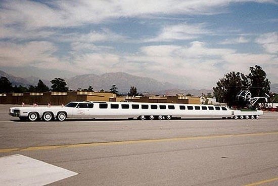 Длина самого длинного лимузина в мире — 30,5 метров. X_8f4933ae